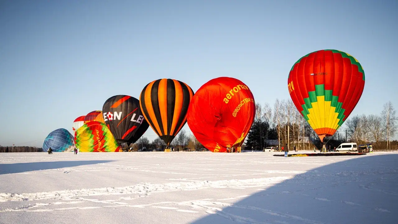 В Дмитрове состоялся традиционный фестиваль воздухоплавания "Яблоки на снегу"