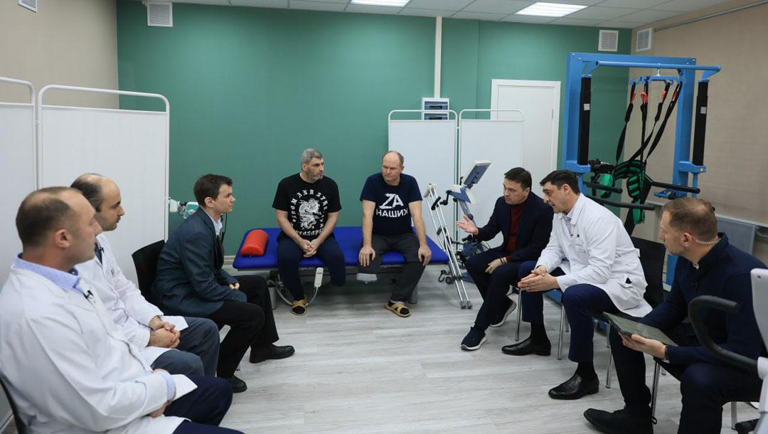 Андрей Воробьёв встретился с врачами и ранеными участниками СВО