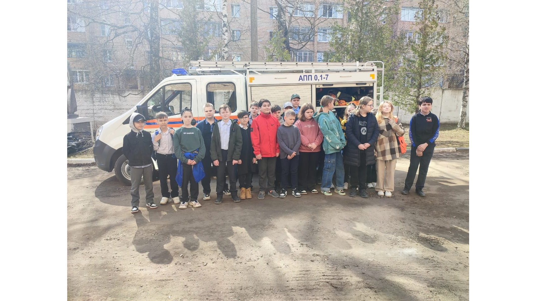 Спасатели Орехово-Зуевского округа продолжают проводить уроки безопасности и экскурсии для детей