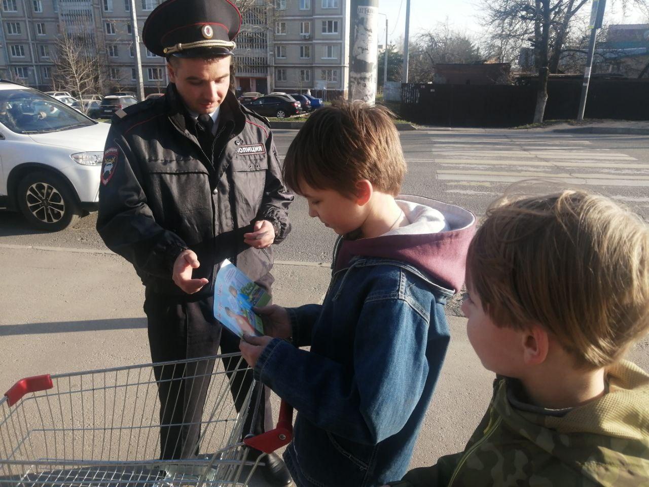 Госавтоинспекторы Серпухова пообщались  с пешеходами