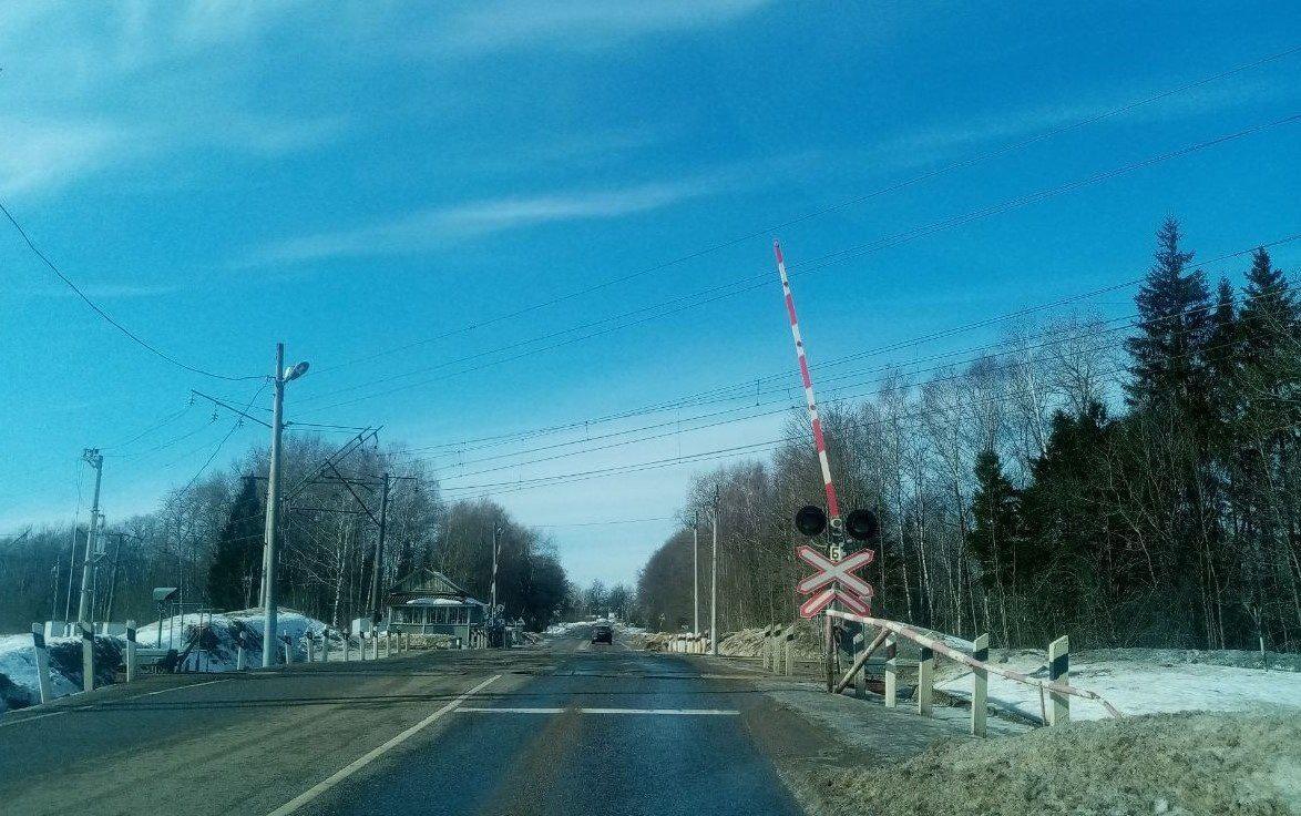 В Волоколамске ремонтируют переезды, из-за чего проезд автотранспорта в определенные часы будет невозможен