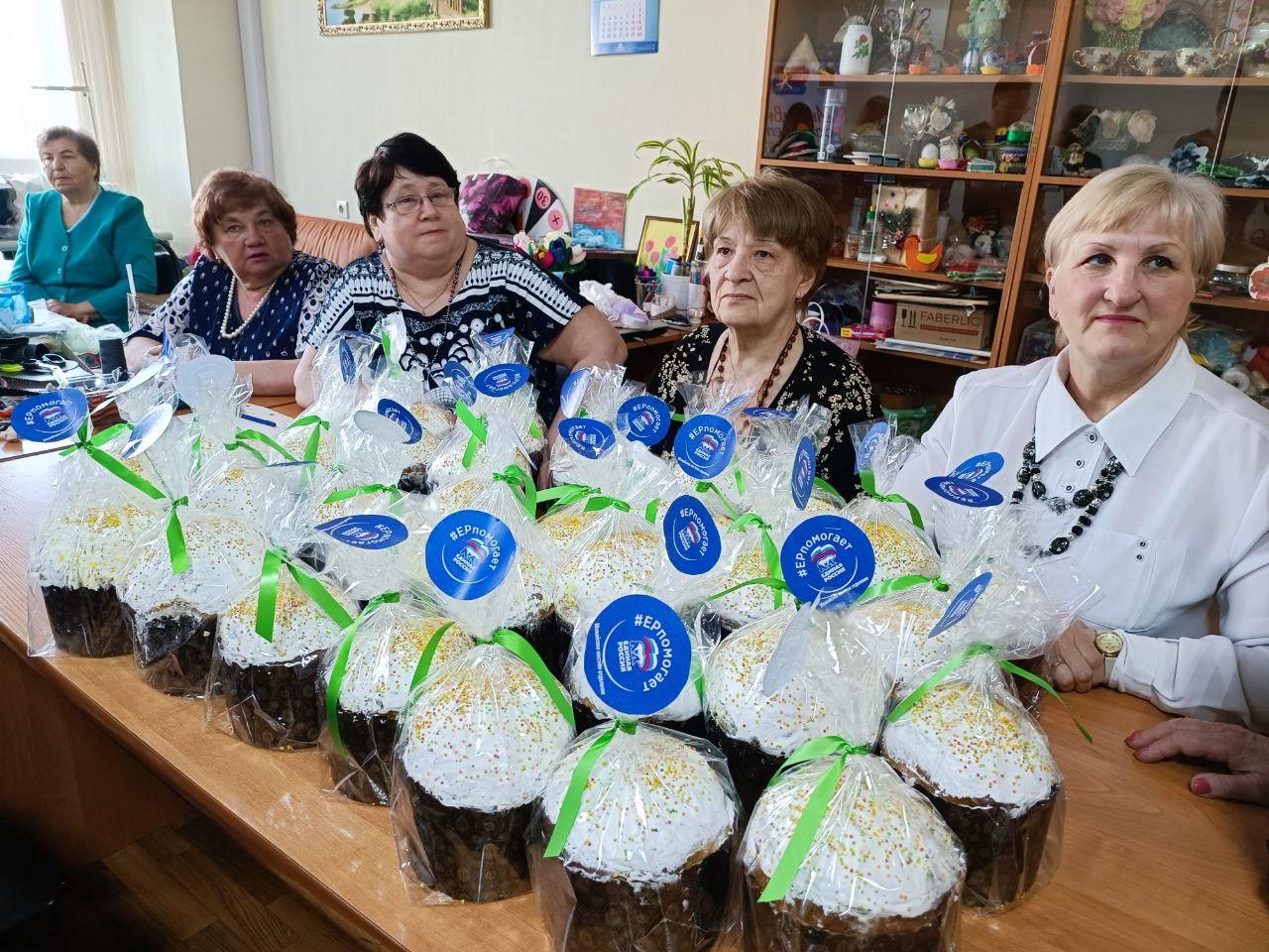 Можайские единороссы поздравили пенсионеров с наступающим праздником Светлой Пасхи