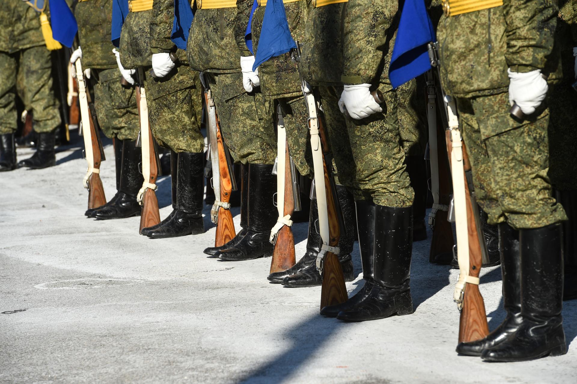 Коломенцев приглашают на службу по контракту в Вооруженных Силах Российской Федерации