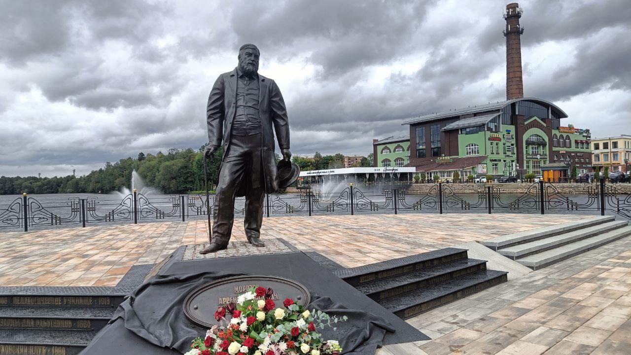 Как живой: памятник меценату Морозову поразил местных жителей