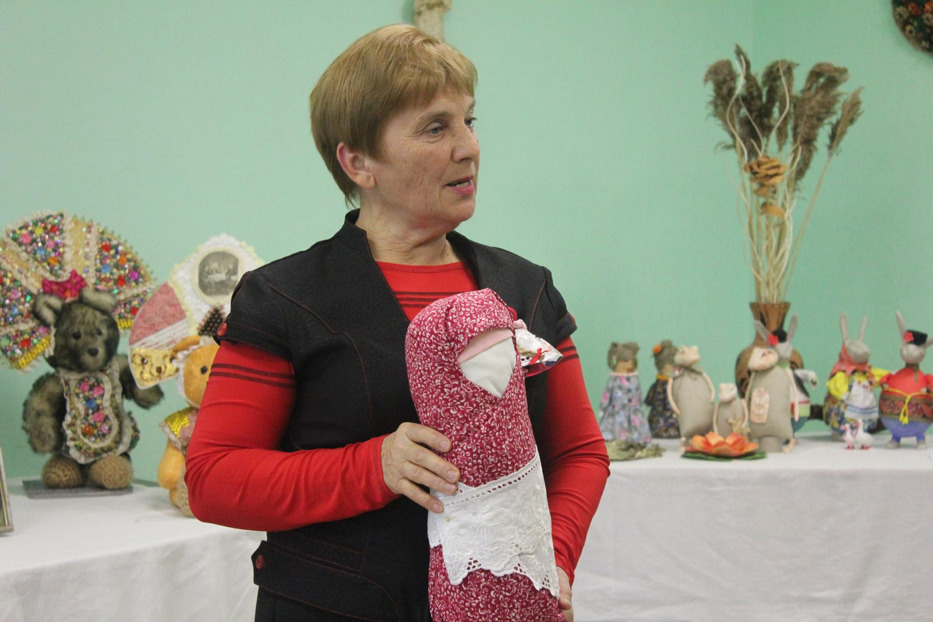 В Пущине открылась выставка авторских кукол