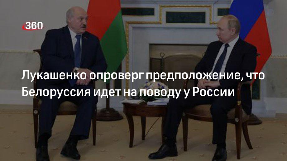 Россия идет в белоруссию. Лукашенко выборы. Лукашенко идет. Жена Лукашенко президента Белоруссии.
