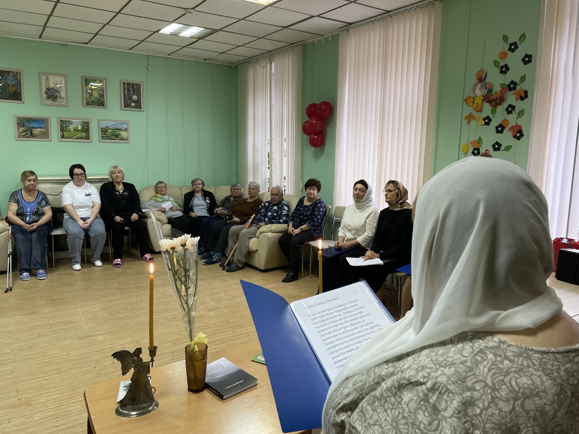 Инвалидам из отделения реабилитации домодедовского центра показали спектакль
