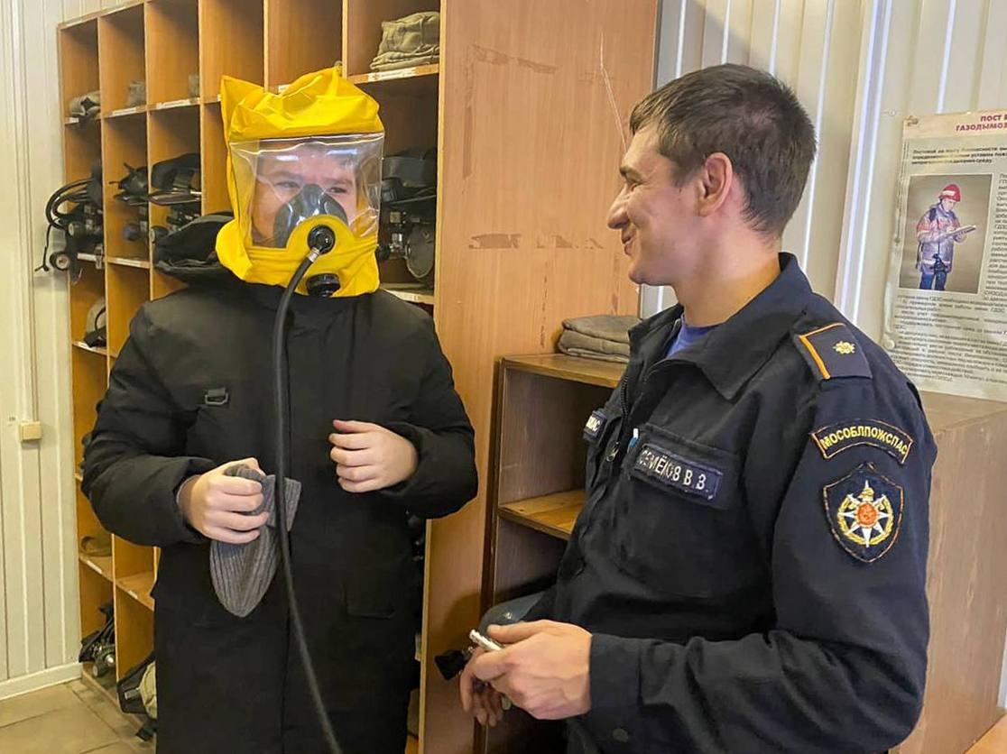 Пятиклассники из Покровского примерили на себя роль пожарных