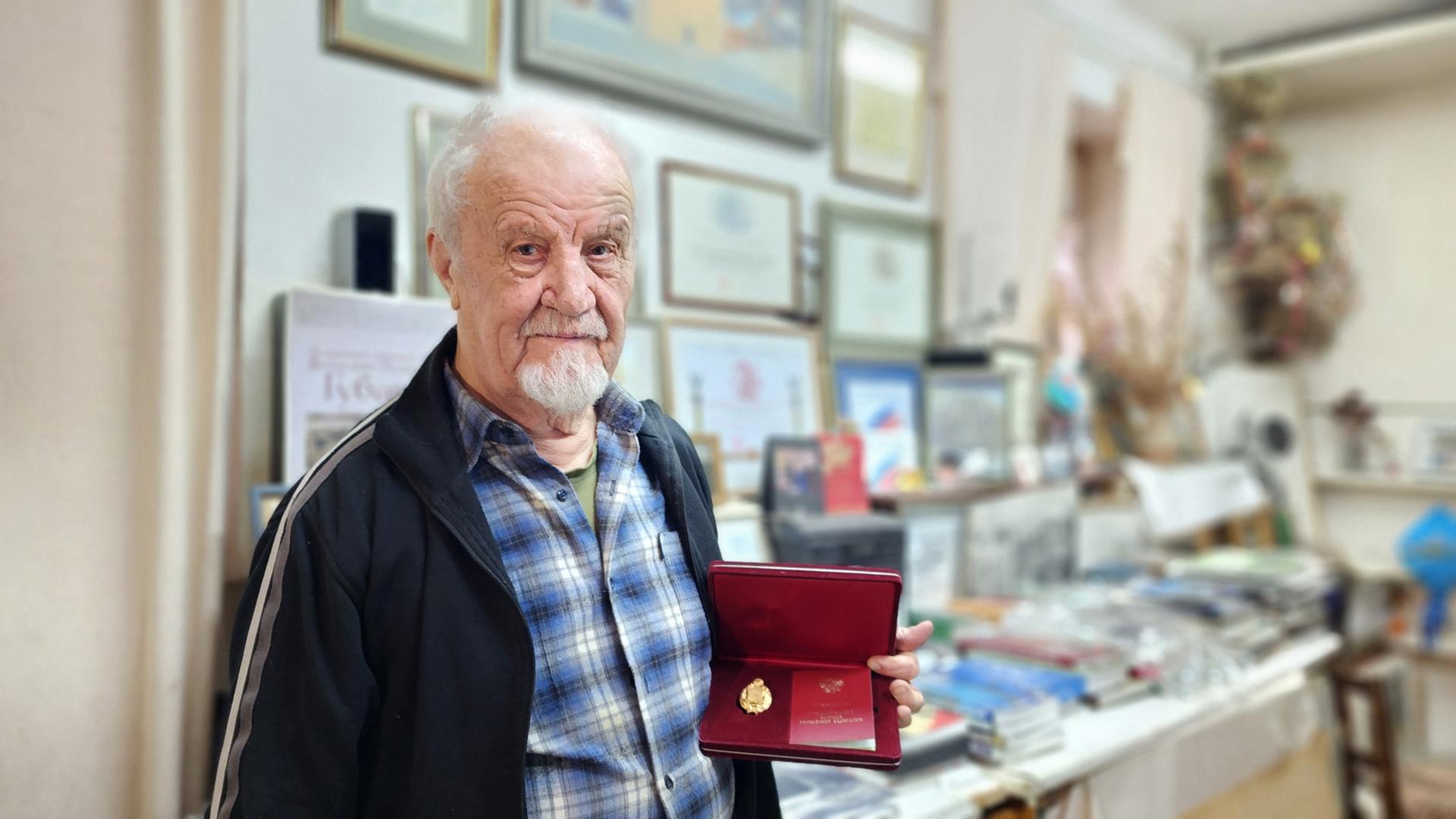 О творчестве и путешествиях в преддверии 87-летия: протвинский художник Виталий Губарев получил звание Народного