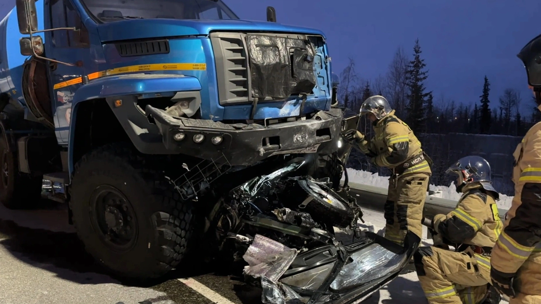 «Нива» влетела под «Урал». В жуткой аварии на дороге Салехард – Аэропорт погибла водитель отечественного авто