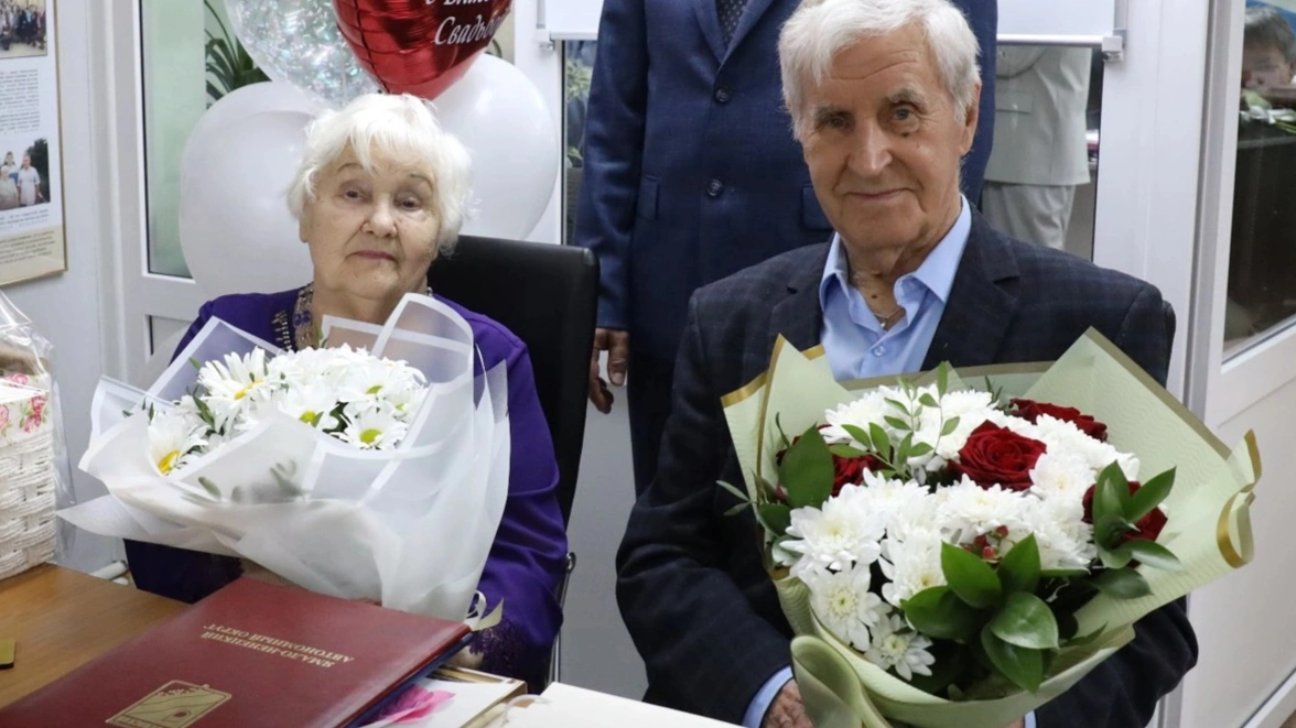В городе ЯНАО 95-летние супруги отметили благодатную свадьбу