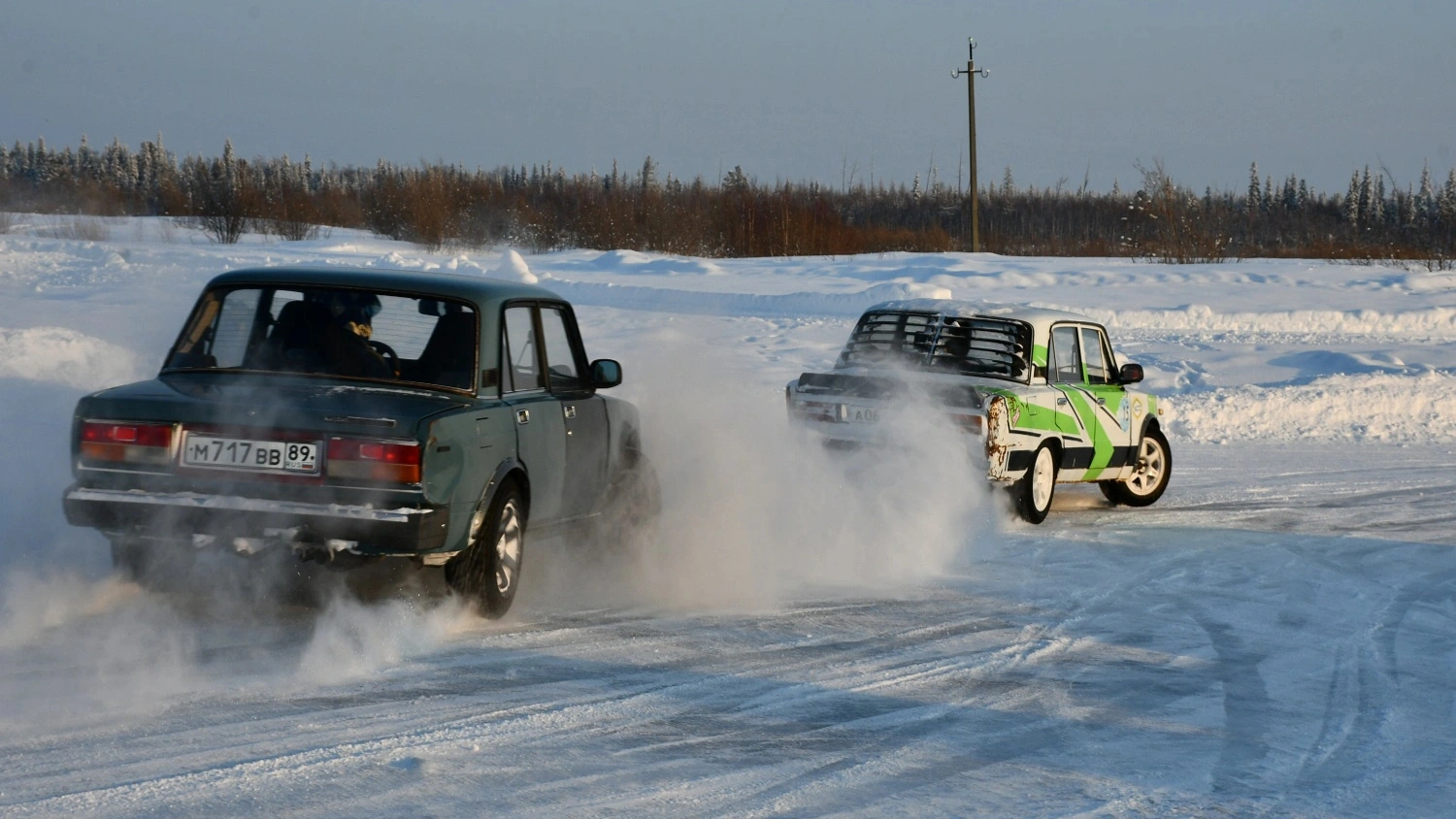 Ямальцы на «жигулях» оттачивают навык на дрифт-трассе в Губкинском