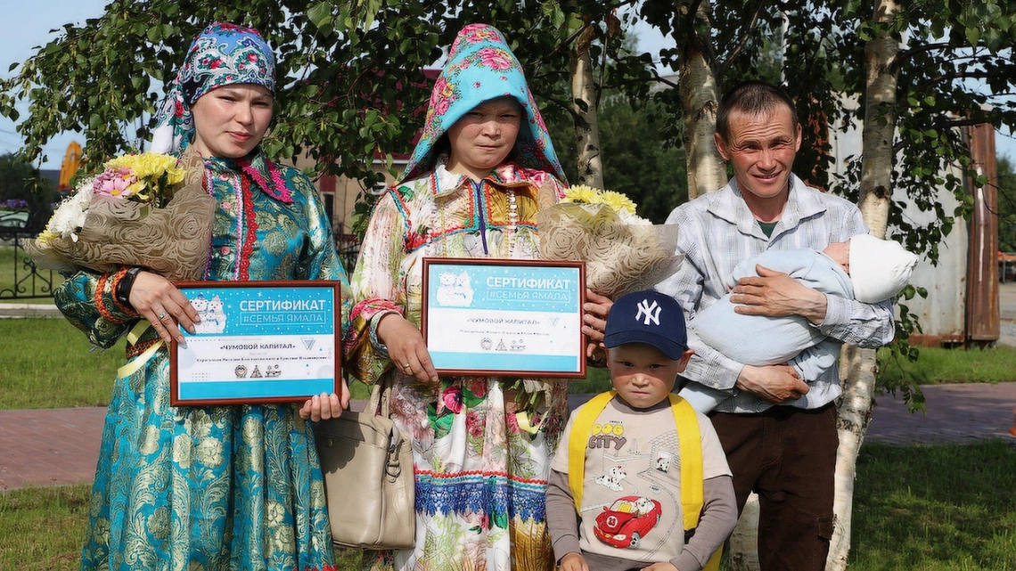 В Шурышкарском районе многодетные семьи оленеводов получили первые чумовые капиталы