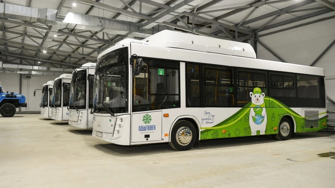 В Лабытнанги поступило 15 новых экоавтобусов