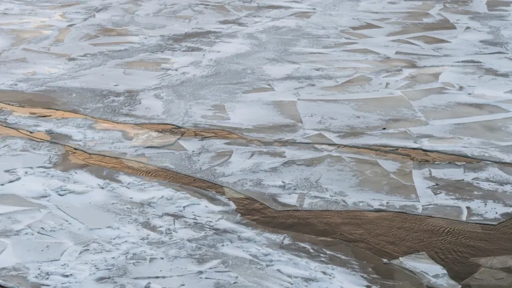 Житель Ноябрьска провалился под лёд на озере Ханто