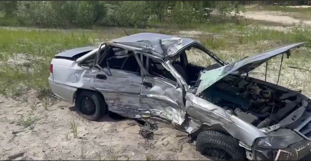 Водитель Daewoo попал в больницу после столкновения с грузовиком возле Муравленко