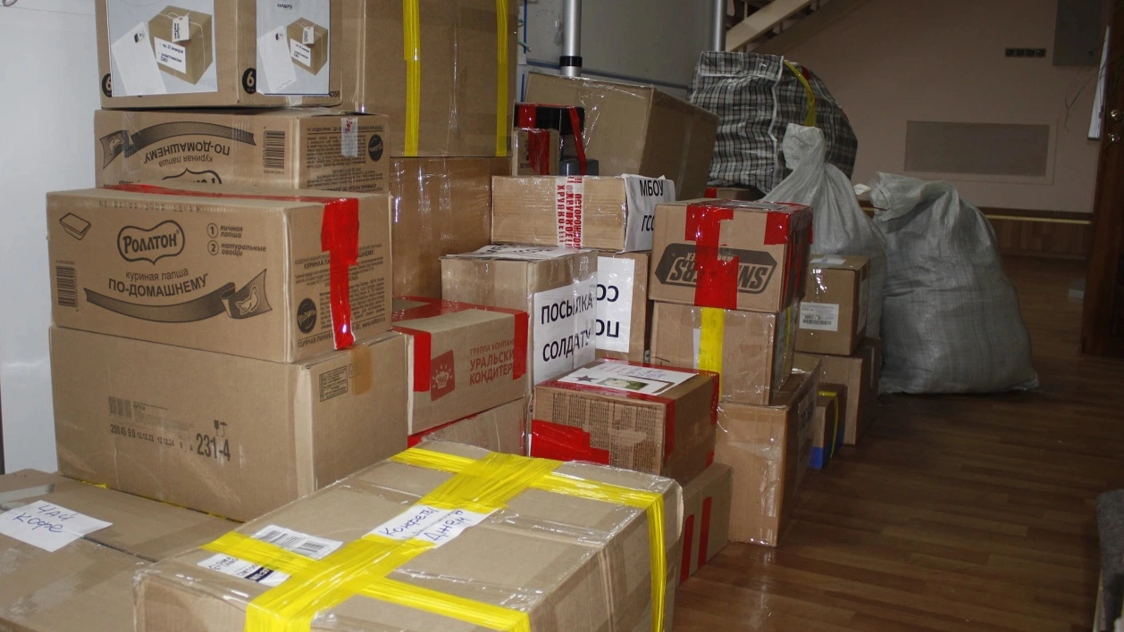 «Посылка солдату». В Тазовском районе собрали 60 коробок с вещами, продуктами и медикаментами