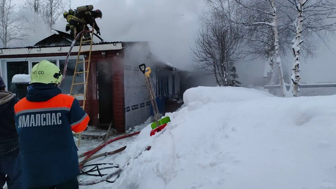 В Ноябрьске сгорела частная баня, а на трассе «Тазовский - Новозаполярный» —«Газель»