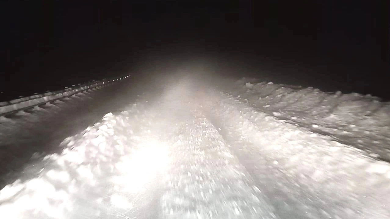 «Моментально заносит снегом». В Тазовском районе планируют поменять дорожные ограждения на трассах