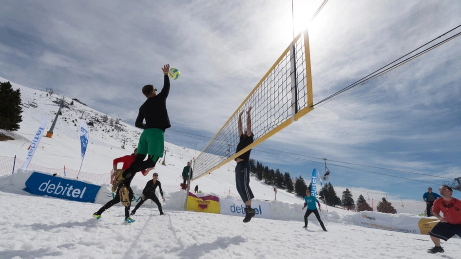 Волейболистам насыплют снега, школьников приглашают на главный новогодний утренник, а туристы откроют Полярный круг задаром. Новости ЯНАО за 8 ноября