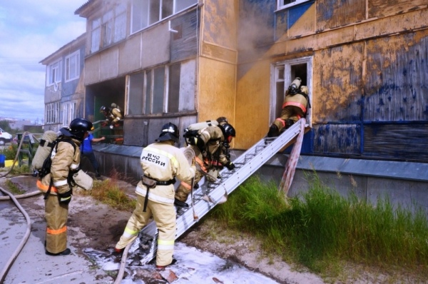 В Муравленко пожарные спасли жилой дом