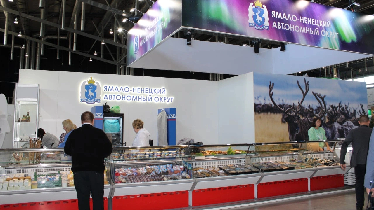 Ямал представил новые продукты на агровыставке в Екатеринбурге, в Волновахе торопятся достроить больничный корпус, а за очередью на паром через Обь следят онлайн