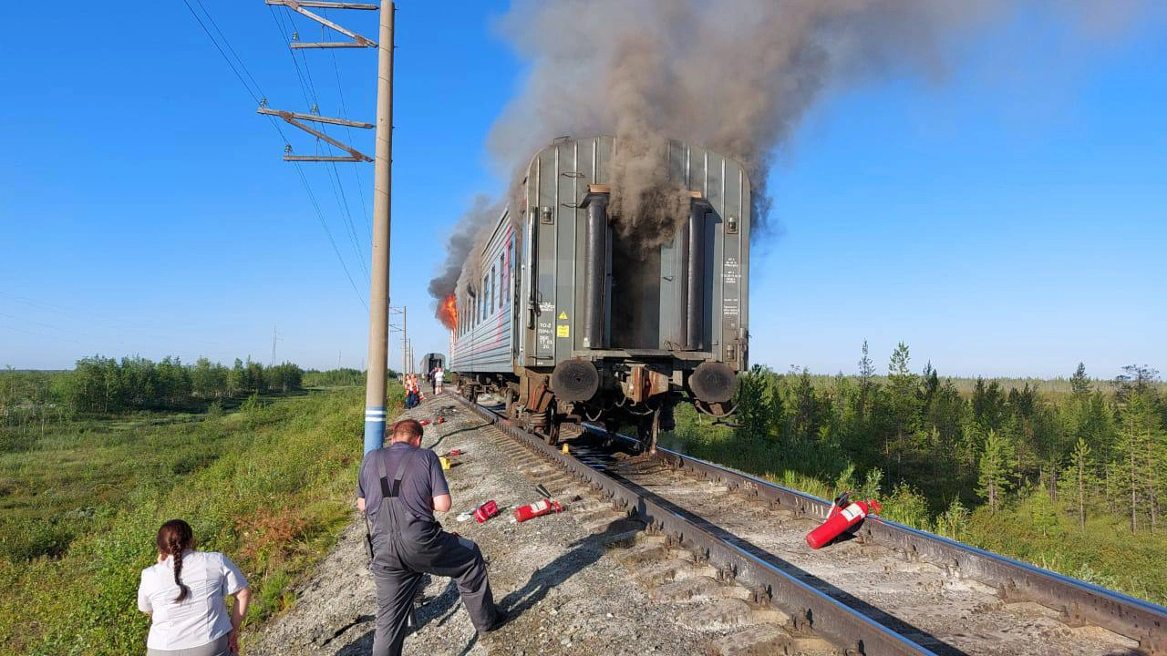 Пассажирам поезда Новый Уренгой — Оренбург пришлось срочно покидать горящий вагон