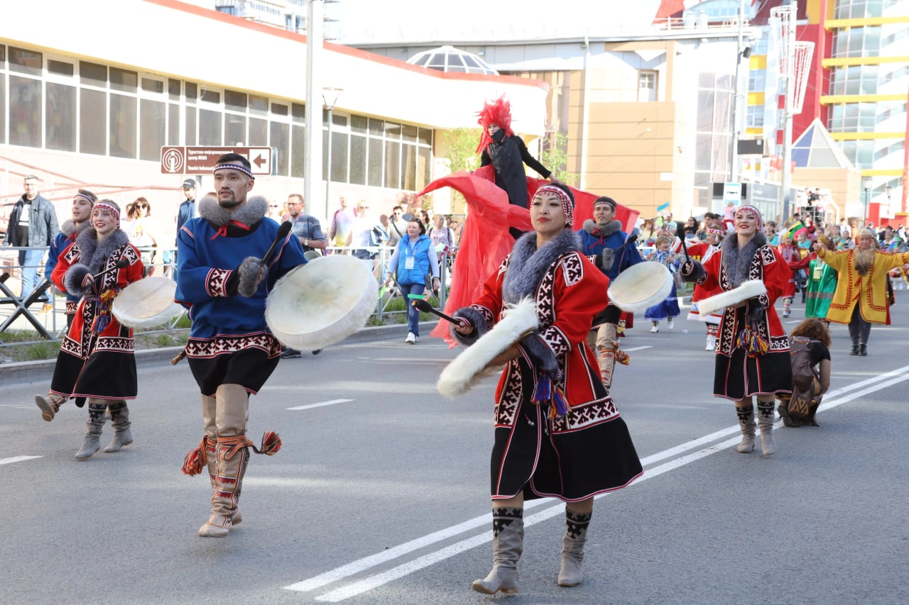 Яркое костюмированное шествие, национальный колорит, множественные мастер-классы: в Салехарде прошел международный фестиваль «Душа тундры»