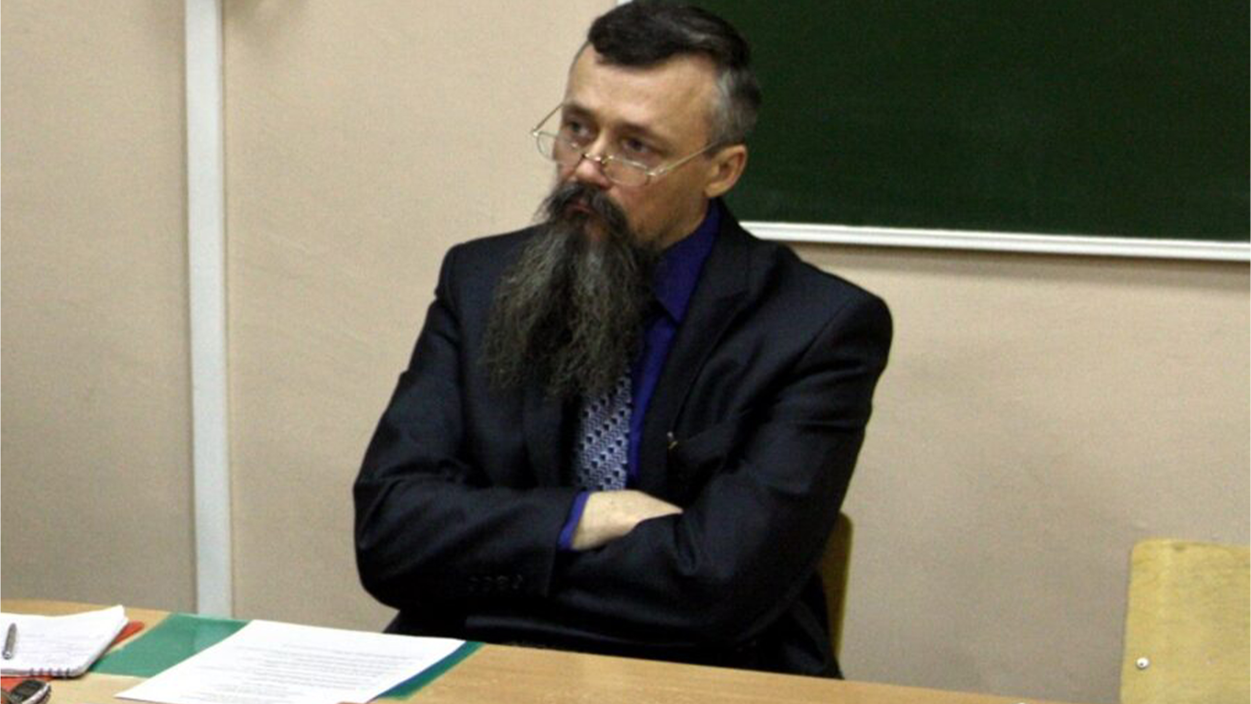 Продолжить преподаватель. Профессор Сыромятников Пермь. Преподаватель в Перми продолжил лекцию.