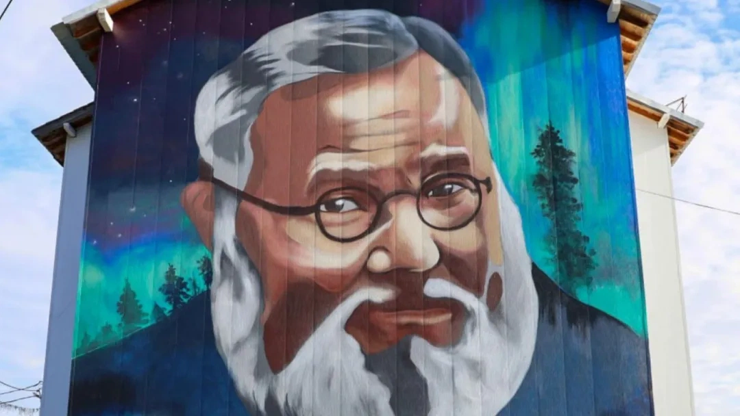 В Мужах на стене многоэтажного дома появился портрет Ивана Истомина