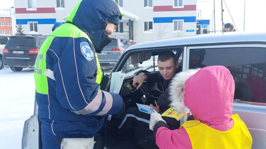Водителям и пешеходам по всему Ямалу напомнили об элементарных правилах безопасности