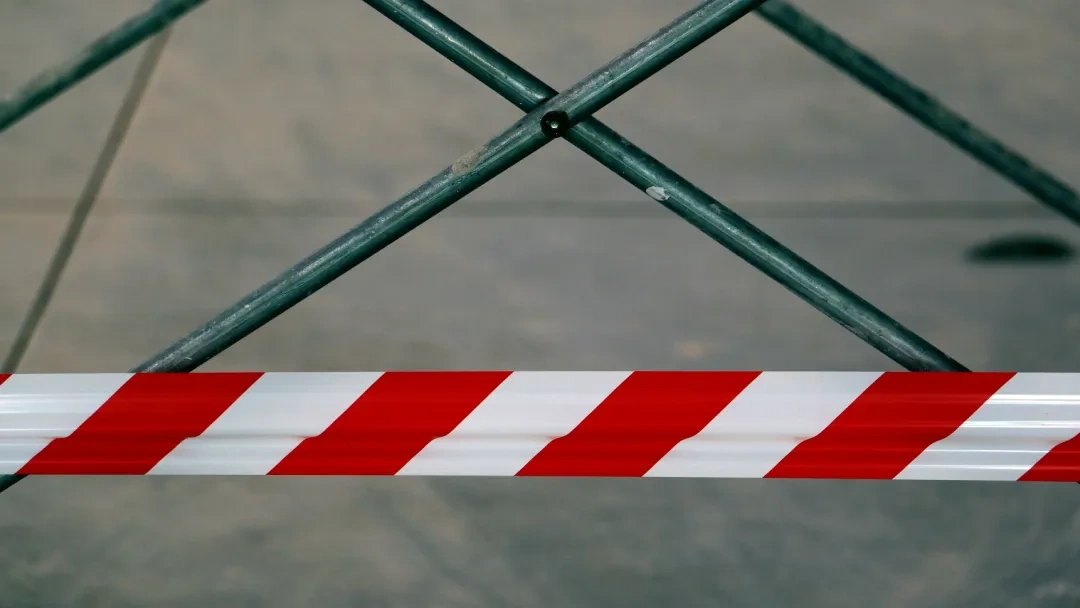 Старые спортивные ворота в Ноябрьске травмировали ребёнка