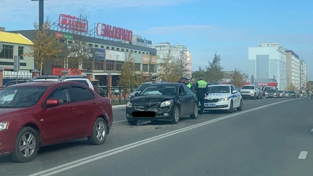 В Ноябрьске нетрезвый водитель Opel протаранил Mitsubishi