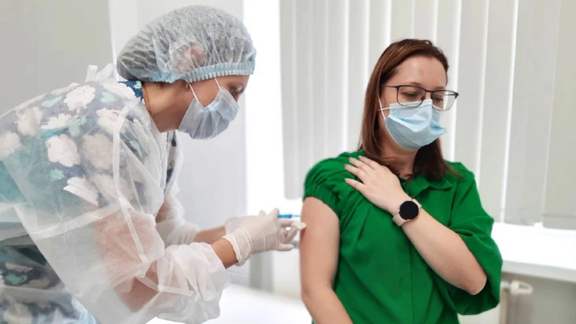 На Ямале вакцинацию от коронавируса проходят по 3000 человек в неделю