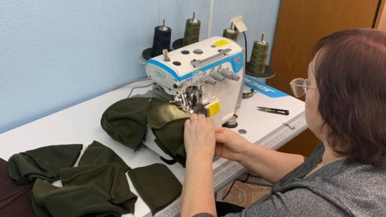 В Ноябрьске мастерская по пошиву одежды для военнослужащих справила новоселье