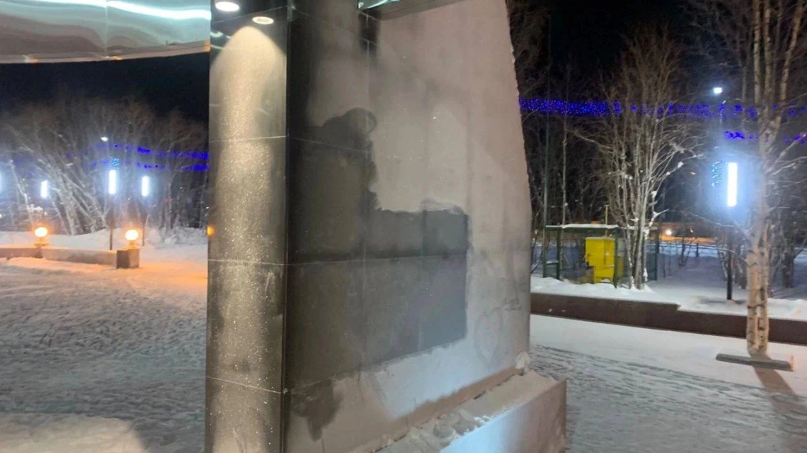 В Лабытнанги вандалы оставили надписи на памятнике героям Великой Отечественной войны
