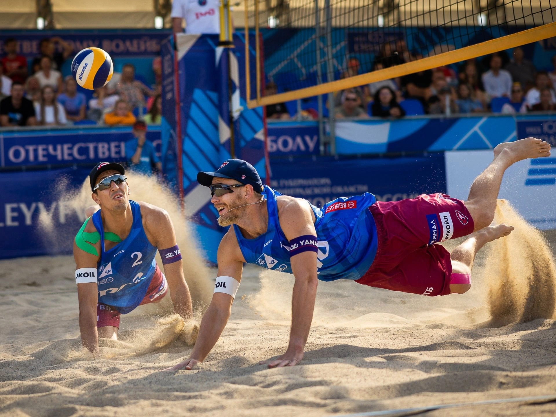Губернатор Артюхов поздравил команду по пляжному волейболу «Факел», завоевавшую Кубок России второй раз подряд