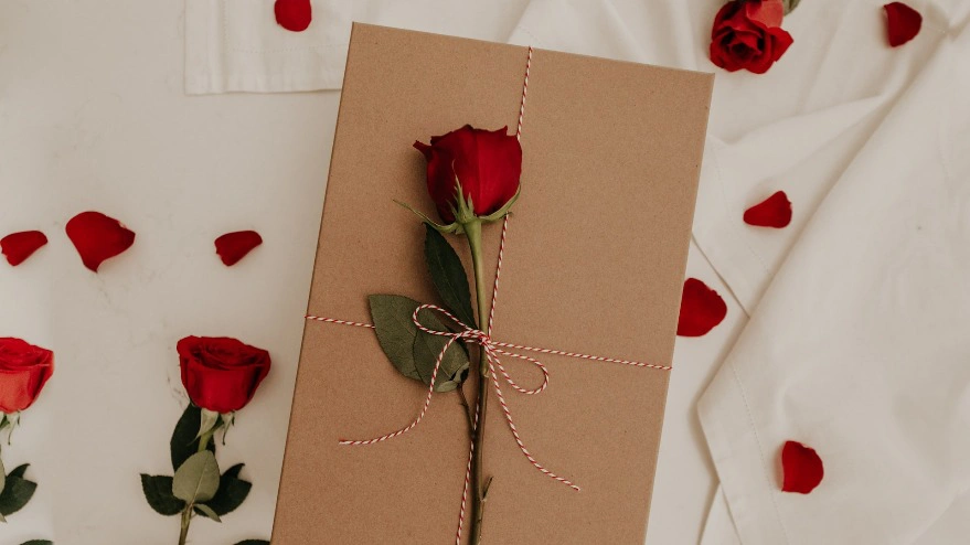 Как поздравить любимого на День Валентина: 15 идей подарков для мужчин