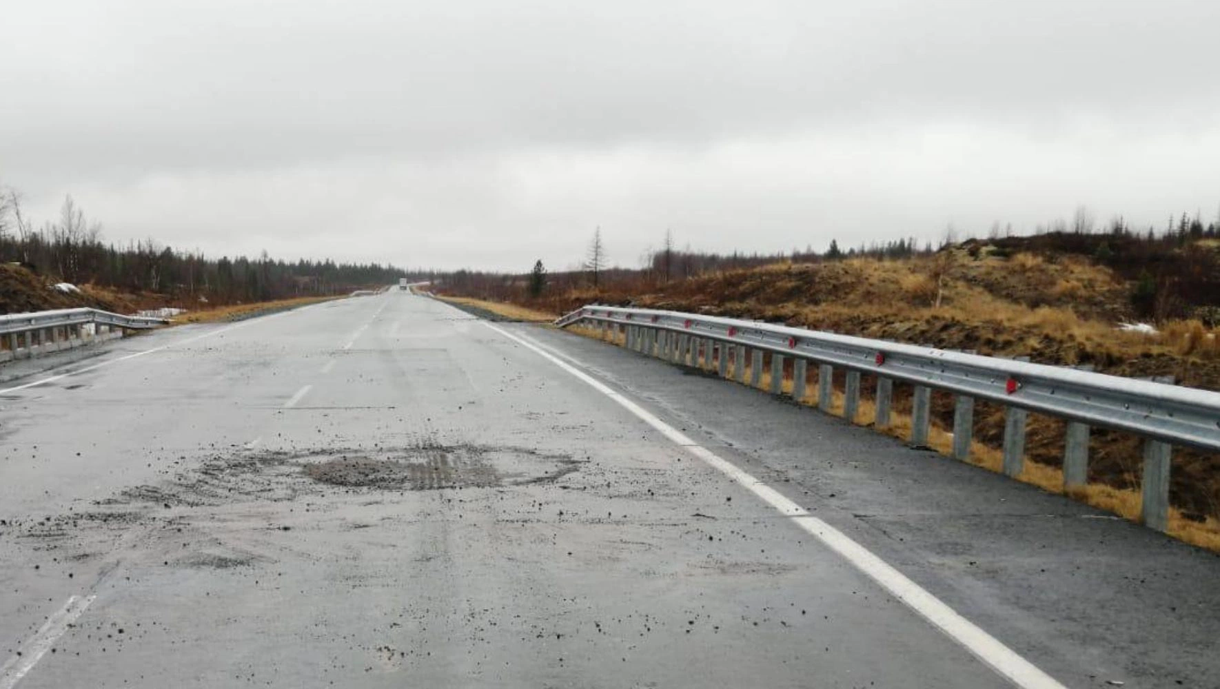 Дорожники отремонтировали провал на автодороге Сургут – Салехард