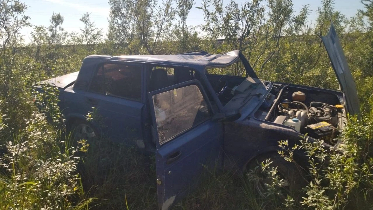 На Ямале перевернулся автомобиль, водитель погиб на месте