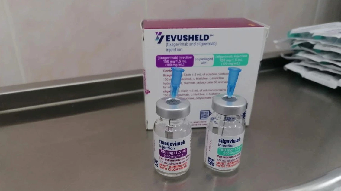Ямальцев с ослабленным иммунитетом провакцинируют от ковида «Эвушелдом»