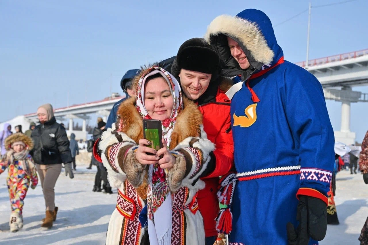 Губернатор ЯНАО Дмитрий Артюхов поучаствовал в праздновании Дня оленевода в Тарко-Сале