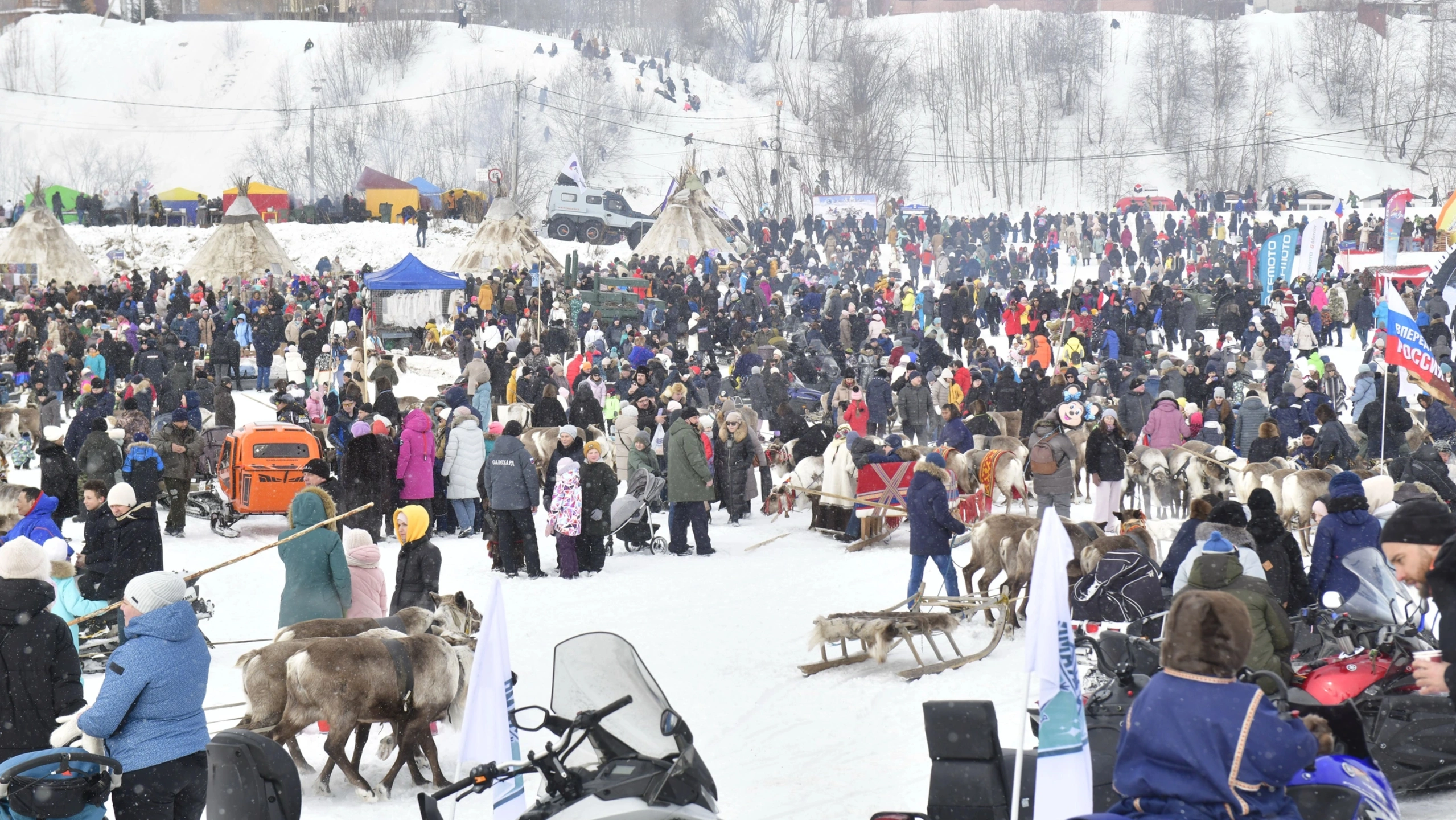 День оленевода в Салехарде: новый вкусный рекорд, волейбол на снегу и лазерное шоу